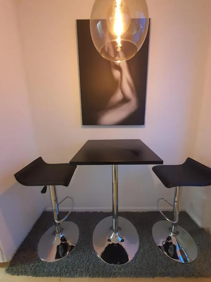Close To The Subway. Beautiful And Cozy Apartment! 스톡홀름 아파트