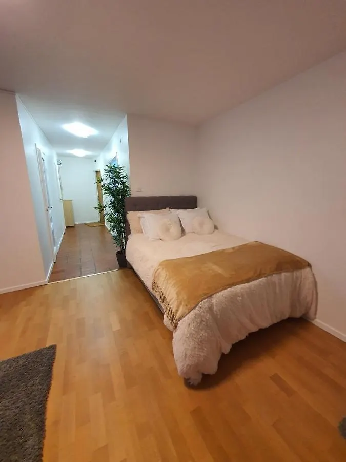 Close To The Subway. Beautiful And Cozy Apartment! 스톡홀름