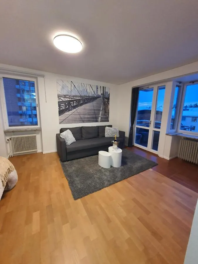 Επικοινωνία με το Close To The Subway. Beautiful And Cozy Apartment!